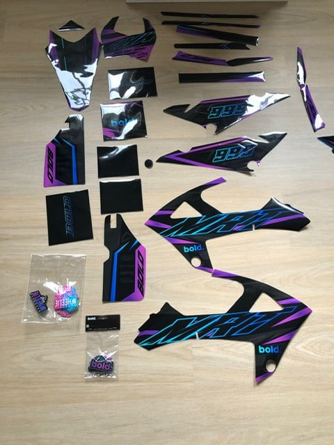 DORTOS Graphics kit purple  (RIEJU MRT 50  (model 2024)    NIEUW!! NIEUW!!