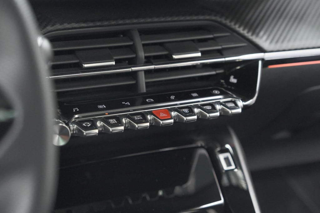 Peugeot E-2008 ev gt 50 kwh | 3 fase | trekhaak | panoramadak | adaptieve c