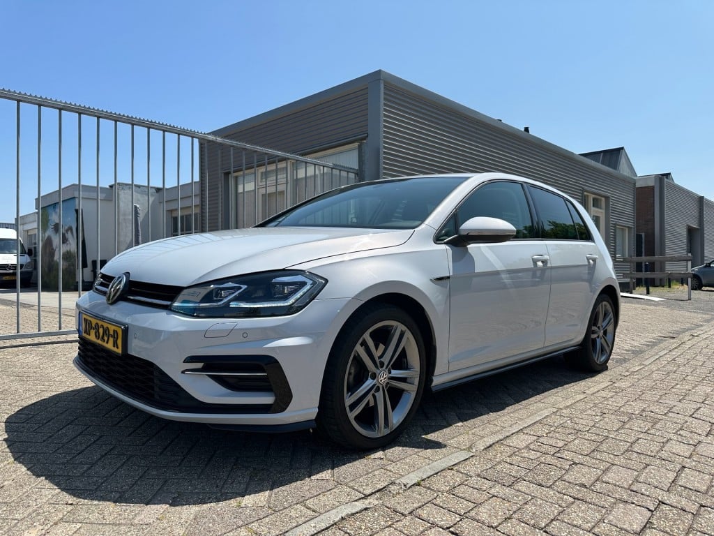 Volkswagen Golf 1.5 tsi highline business r dsg 18'' velgen led pdc
