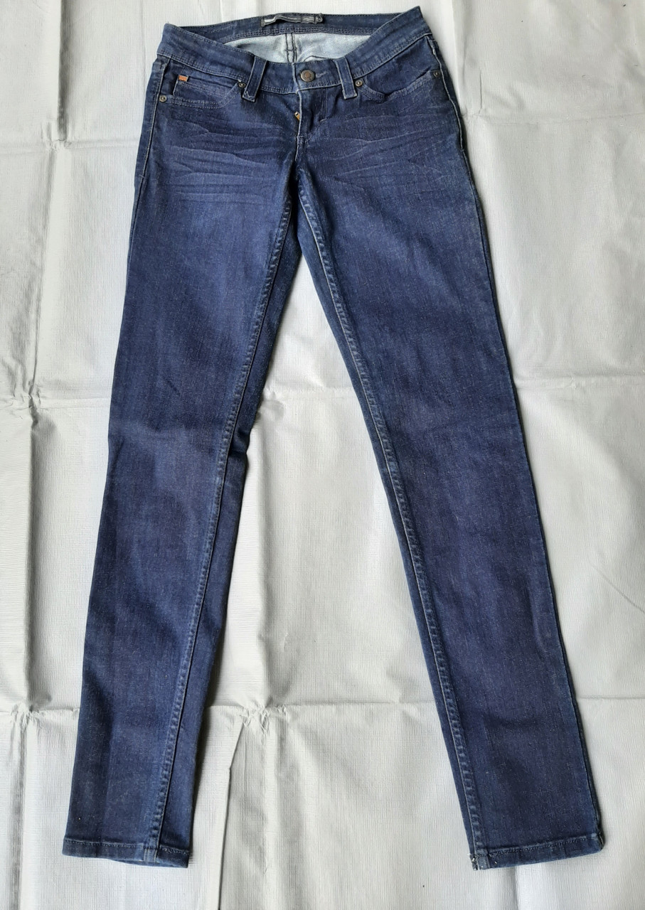 Levi's 24/32 low rise skinny jeans. Z.g.a.n