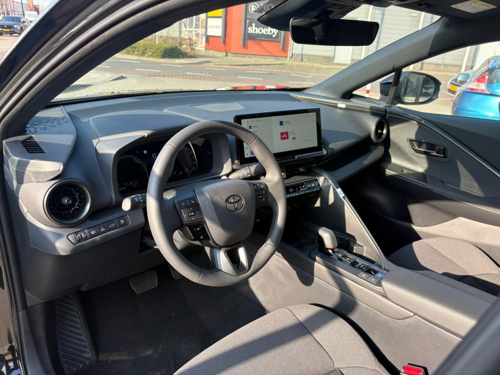 Toyota C-hr 2.0 plug-in hybrid 220 dynamic