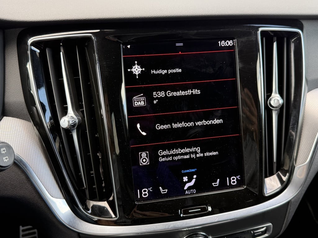 Volvo V60 t6 340pk recharge r-design| adap.cruise| trekhaak| camera| h&k s