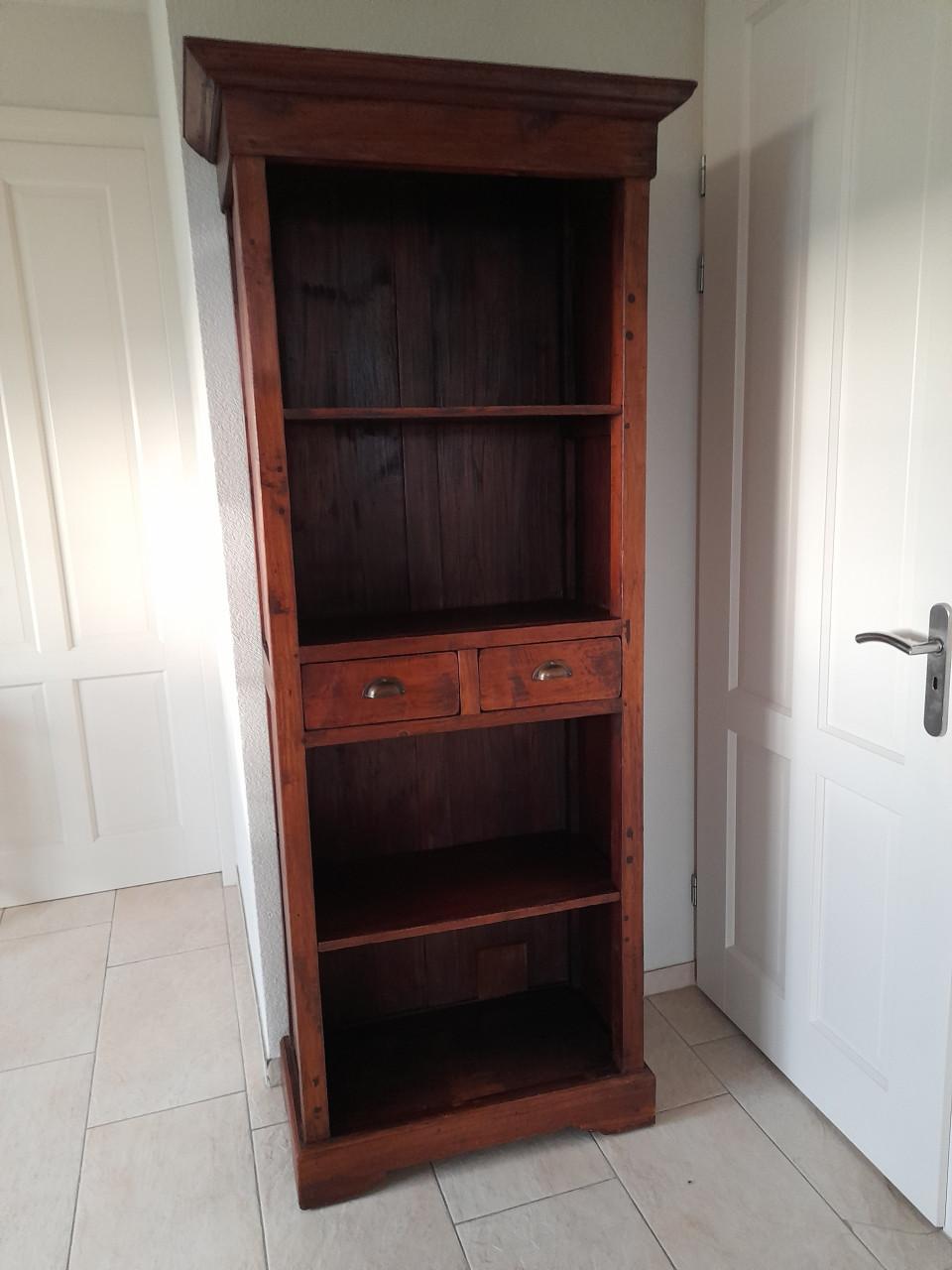 Mooie antieke boekenkast  82 x 41 x 200 H ( in goede staat )