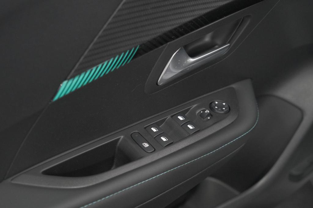 Peugeot 208 puretech 100 eat8 allure | adaptieve cruise control |  camera |