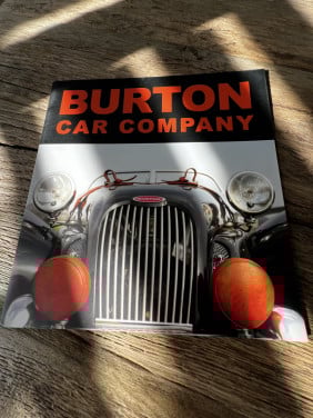 Burton met motor lelijke eend Citroën