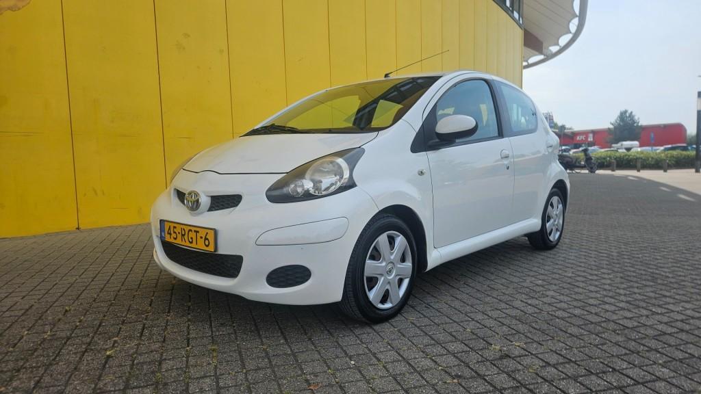 Toyota Aygo 1.0 comfort navigator / nl auto / nap