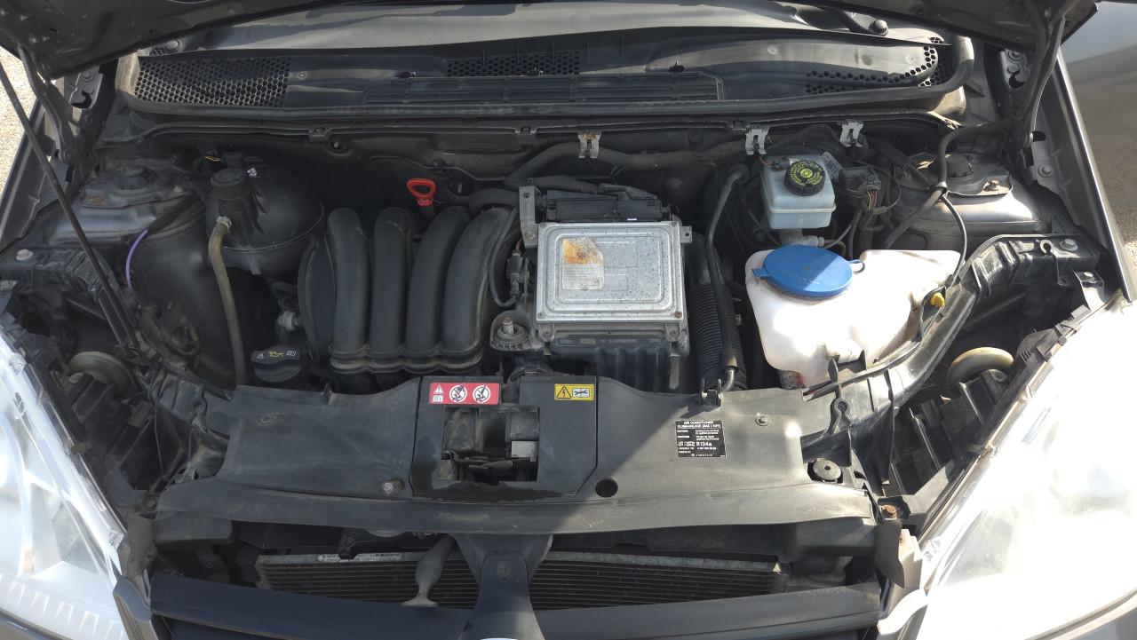 Mercedes A 150-2010- APK-Nette staat- Nette all-season banden