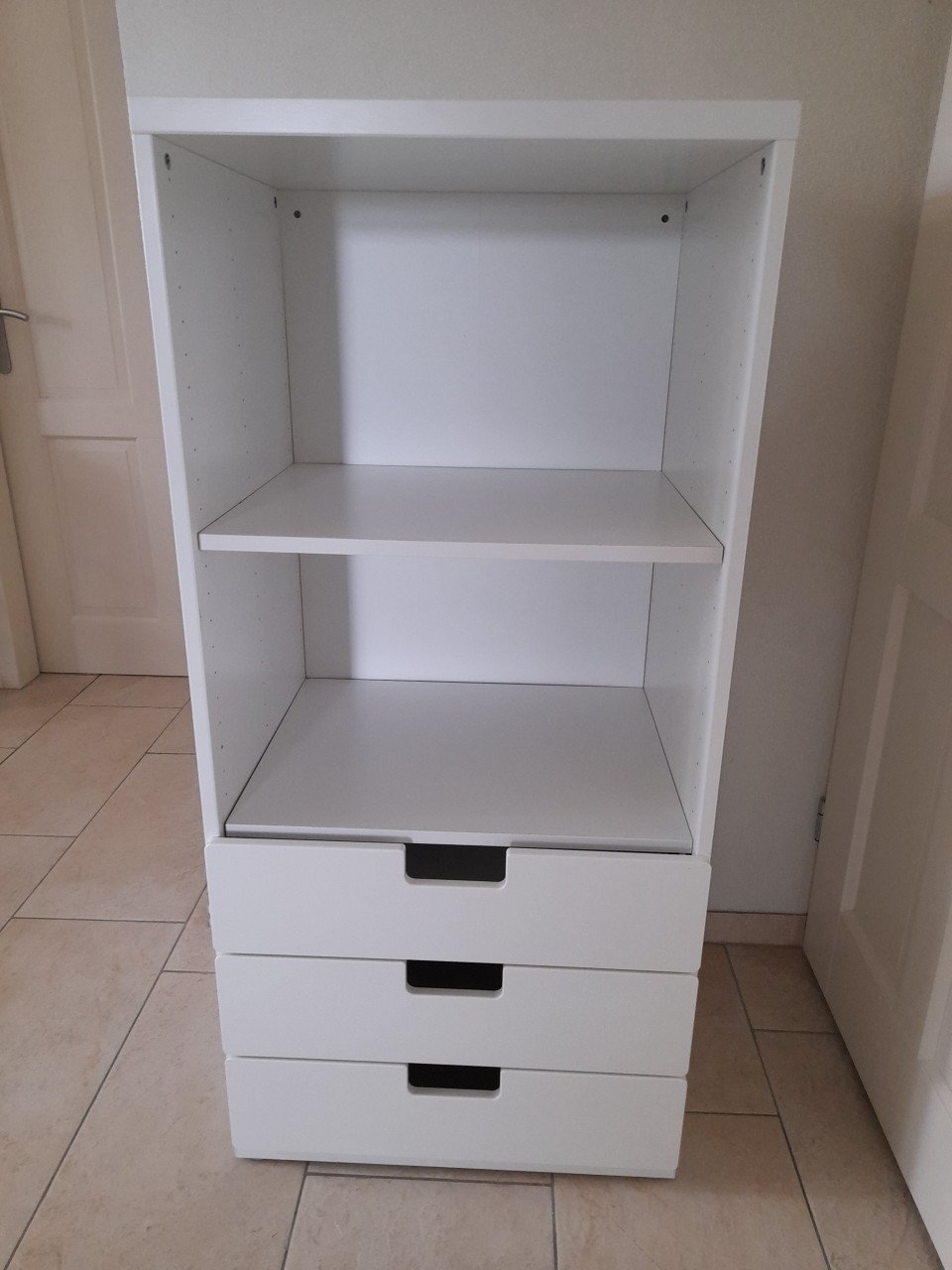 Kastje met 3 laden en 1 plank (in goede staat ) 50 x 60 x 129H