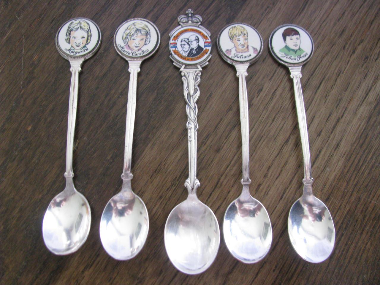 Theelepeltjes van het Koningshuis.