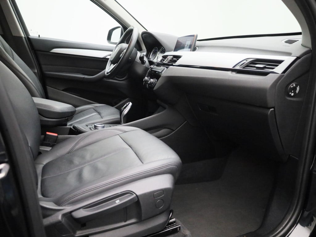 BMW X1 sdrive18i executive | automaat | navigatie | verwarmde stoelen | ele