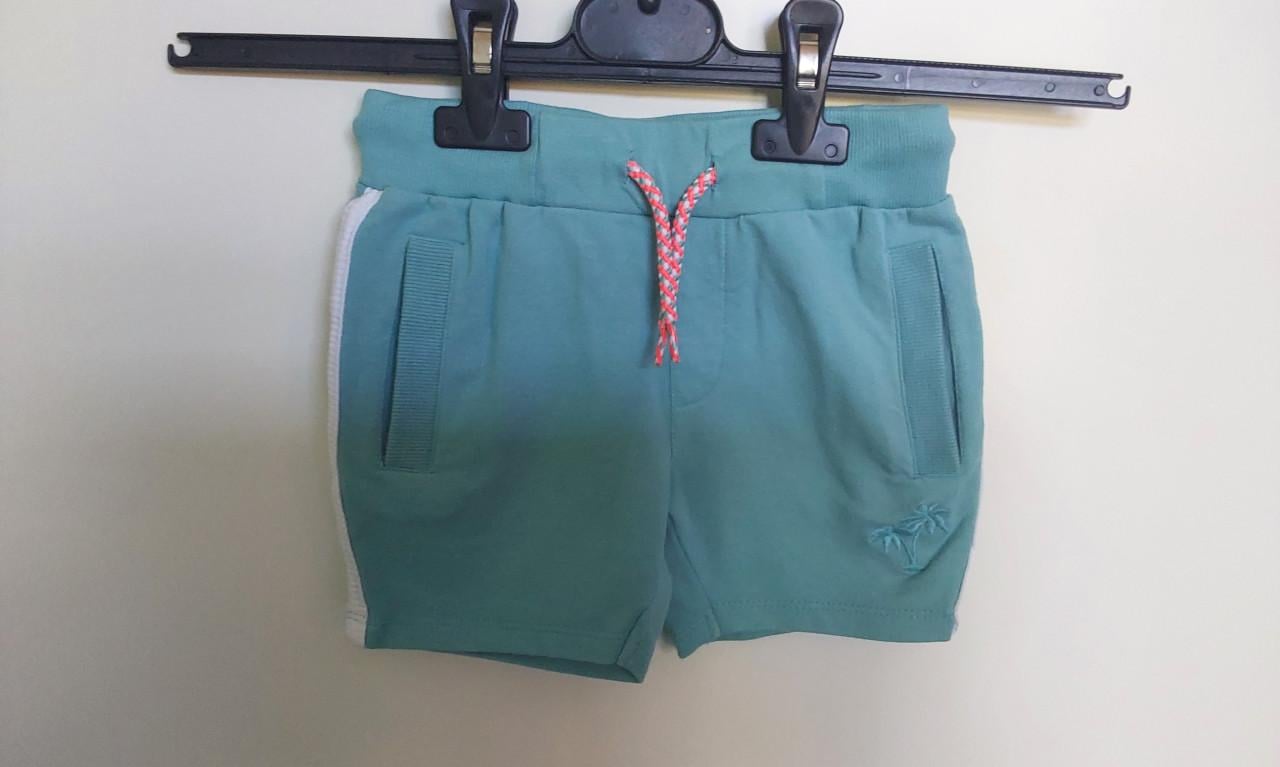 Nieuwe korte broek van het merk Sturdy in maat 92