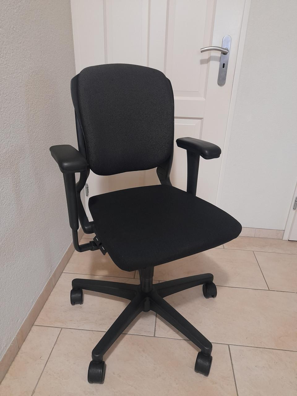 AHREND bureaustoel (verstelbaar) in goede nette staat !