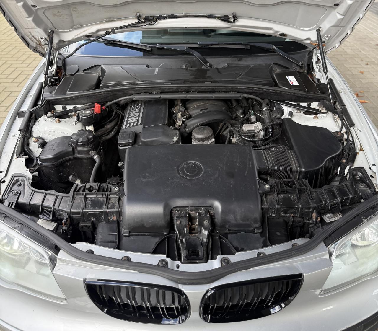 Bmw 1serie 116i zilver 5deurs pano fulloption (High-Executive)