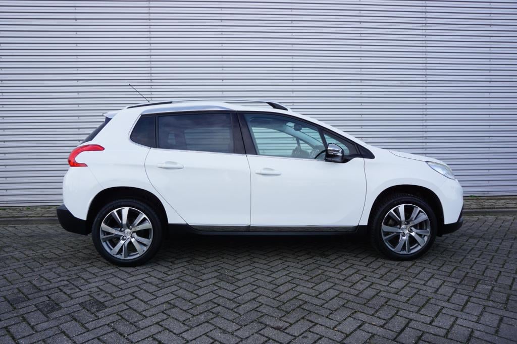 Peugeot 2008 1.2 puretech allure climate / navi / cruise / pano / parkeers.