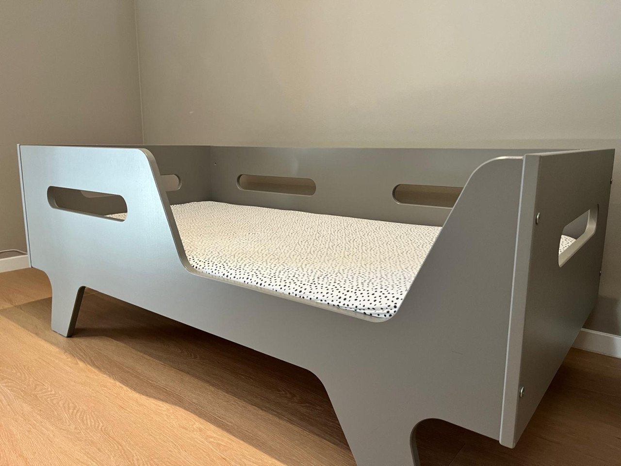 Peuterbed Petite Amélie Colombe grijs 140x70 cm €60