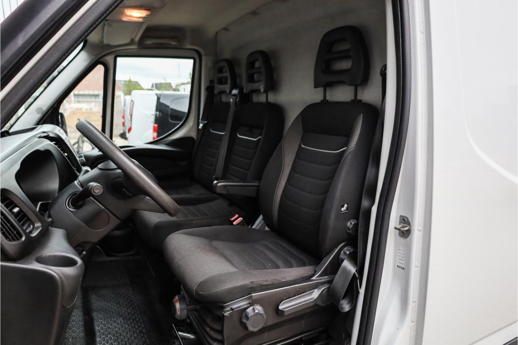 Iveco Daily 35s14v a8 2.3 3520l l2h2 automaat i trekhaak 3.5t i clima i cr.