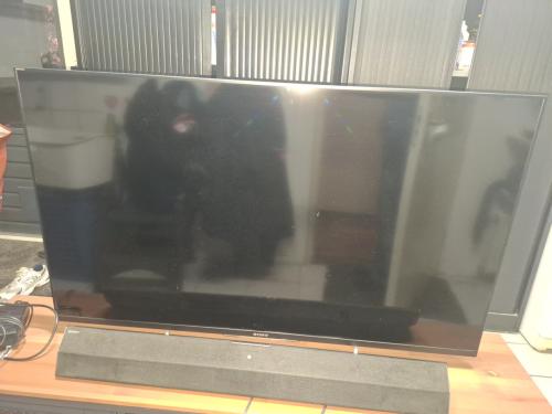 50 inch Sony TV met soundbar en woofer