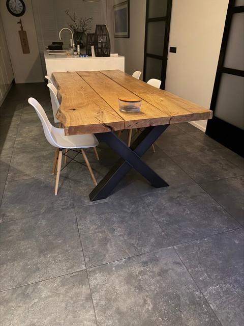 Te koop in zeer goede staat zware eiken eettafel