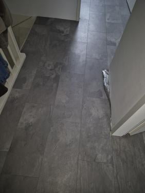 ±65-70 m² vloer incl. ondervloer | mooie grijze steenlook