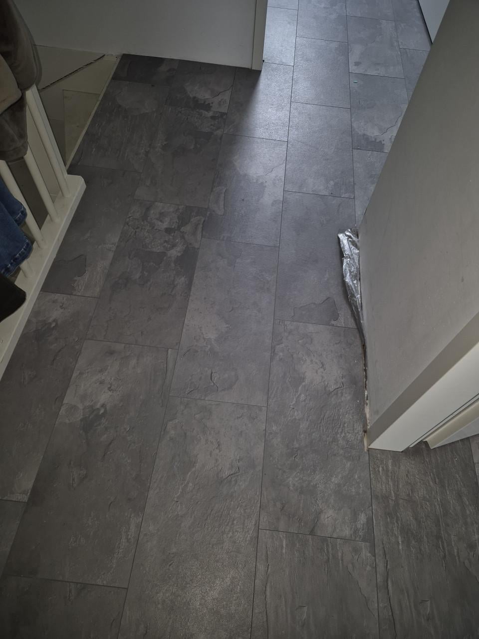 ±65-70 m² vloer incl. ondervloer | mooie grijze steenlook