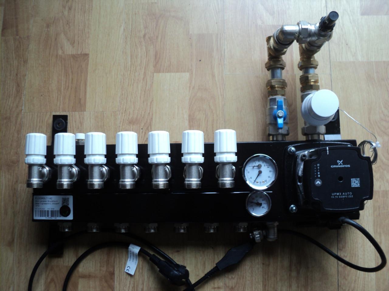 Vrijwel nieuwe 7 groep verdeler vloerverwarming ENERGI ZUINIG