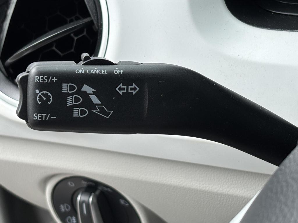 Volkswagen UP! 1.0 60pk up! beats| camera|stoelverwarming|climate|rijklaarp