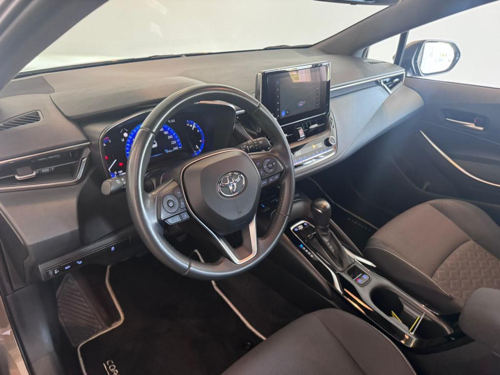 Toyota Corolla Touring Sports 1.8 hybrid business