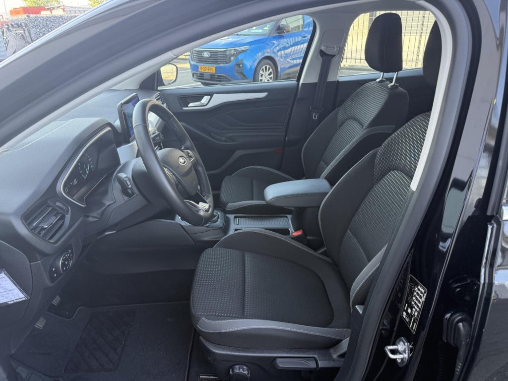 Ford Focus wagon 1.0 ecoboost hybrid trend edition business lmv | parkeerse