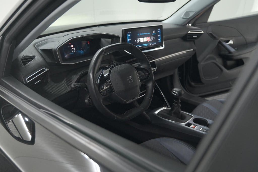 Peugeot 2008 puretech 130 allure | camera | apple carplay | navigatie | par