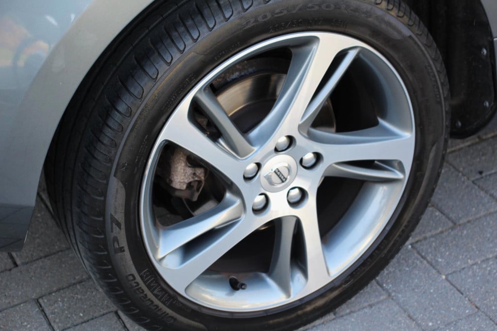 Volvo V40 1.5 t2 momentum automaat - actieprijs: €17.735,- t/m 20 augustus!