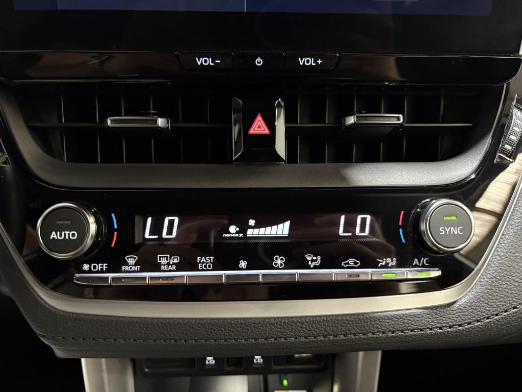 Toyota Corolla Cross 2.0 hp hybrid first edition