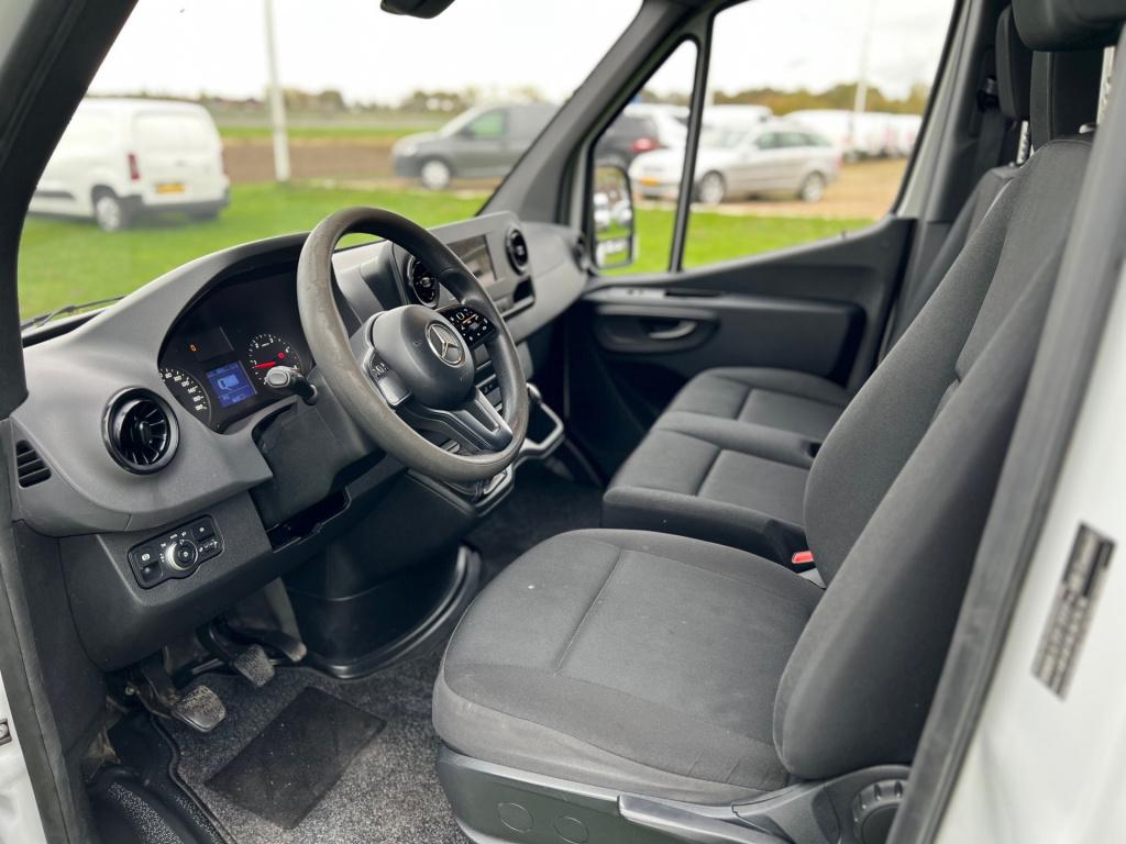 Mercedes-Benz Sprinter 211 cdi l2h2//mbux//pdc//3-zits