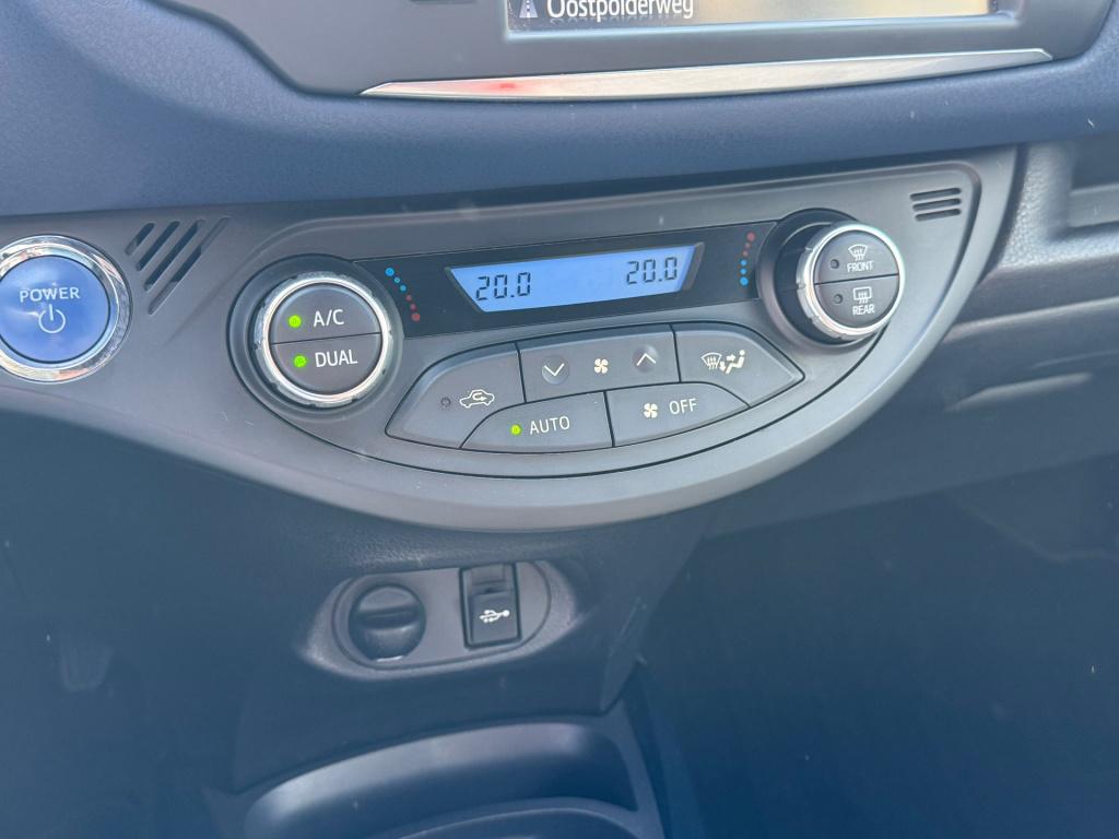 Toyota Yaris 1.5 hybrid bi-tone