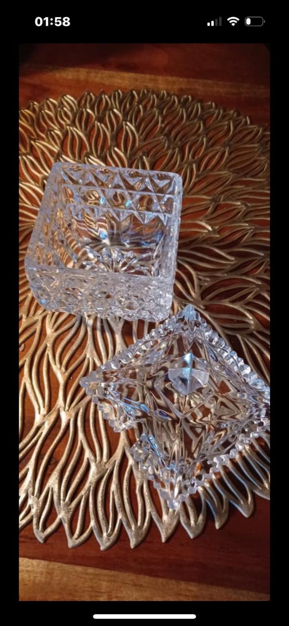 Suikerpot van kristal met dekseltje