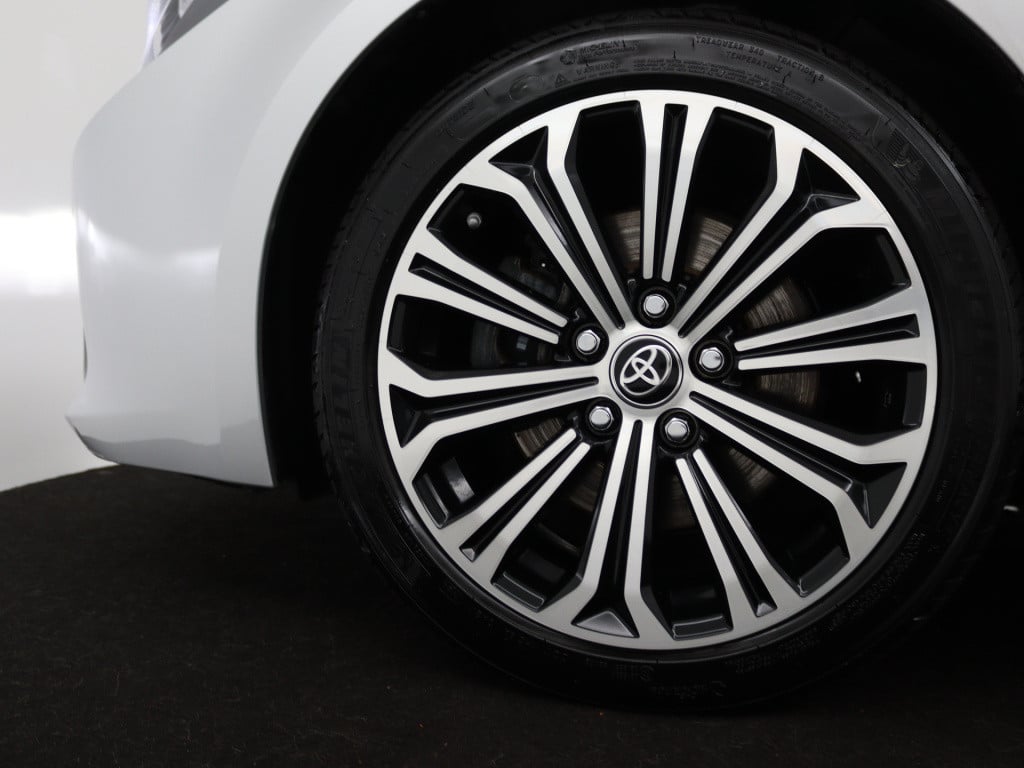 Toyota Corolla Touring Sports 2.0 hybrid style limited camera | trekhaak | 