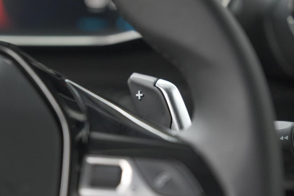 Peugeot 2008 puretech 130 eat8 allure pack | camera | parkeersensoren | key