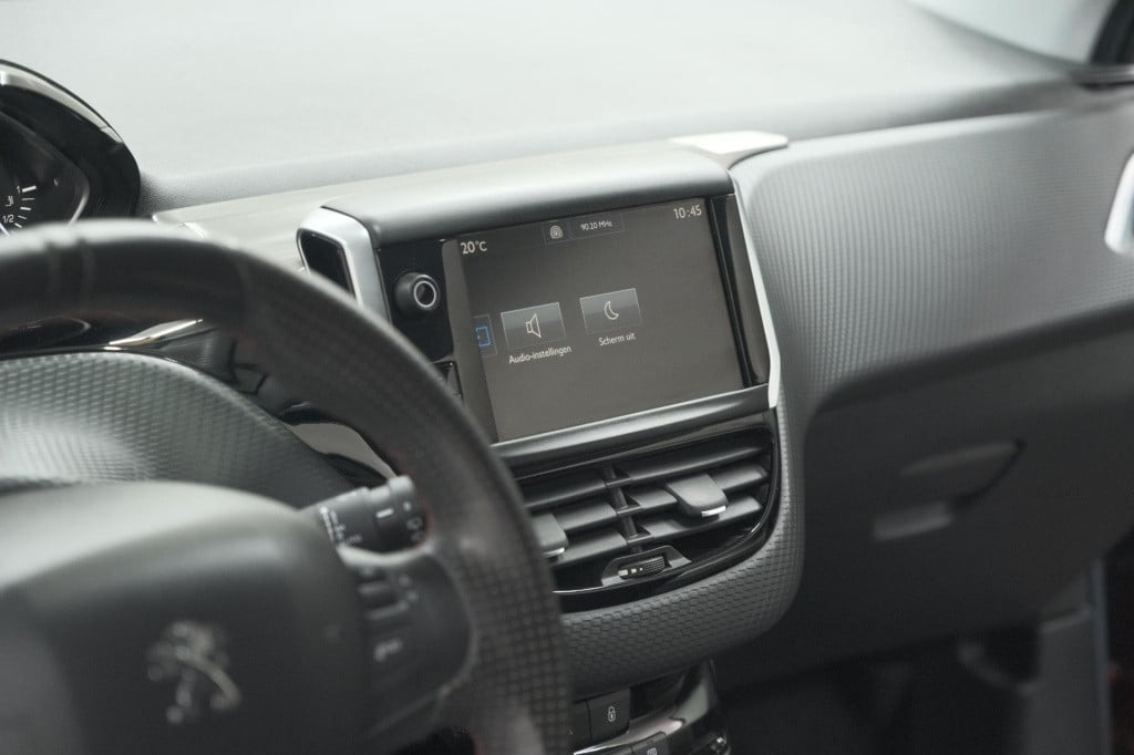 Peugeot 208 puretech 110 gt-line | apple carplay | parkeersensoren | climat