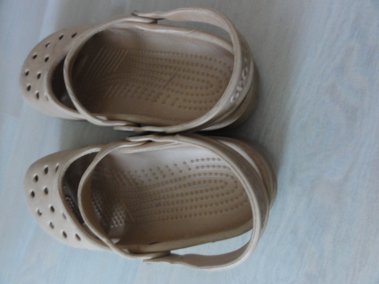 Crocs beige/taupe maat 2/4 ( 33/34 )