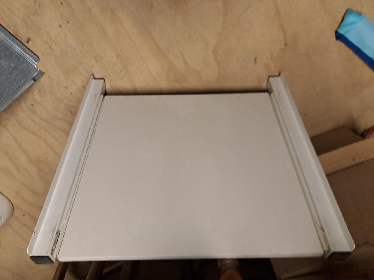 Stapelkit met schuiflade