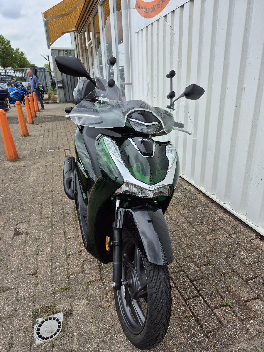 Honda SH125 Vetro motorscooter uit 2024
