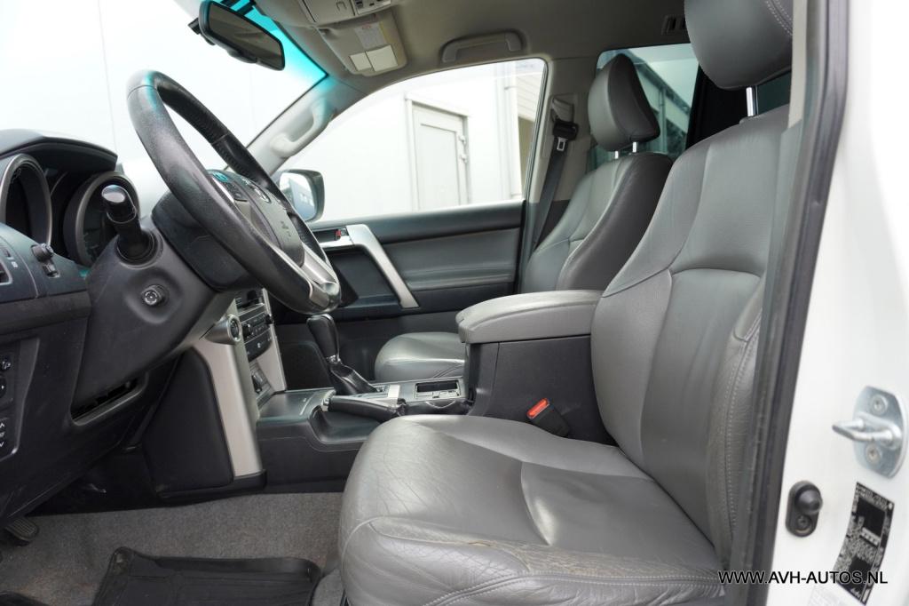 Toyota Land Cruiser 3.0 d-4d-f lx window van