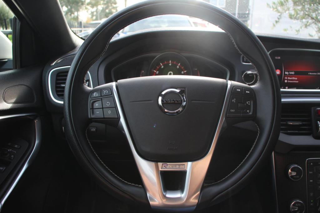 Volvo V40 2.0 t2 r-design - leder/alcantara - harman kardon - led - navi - 