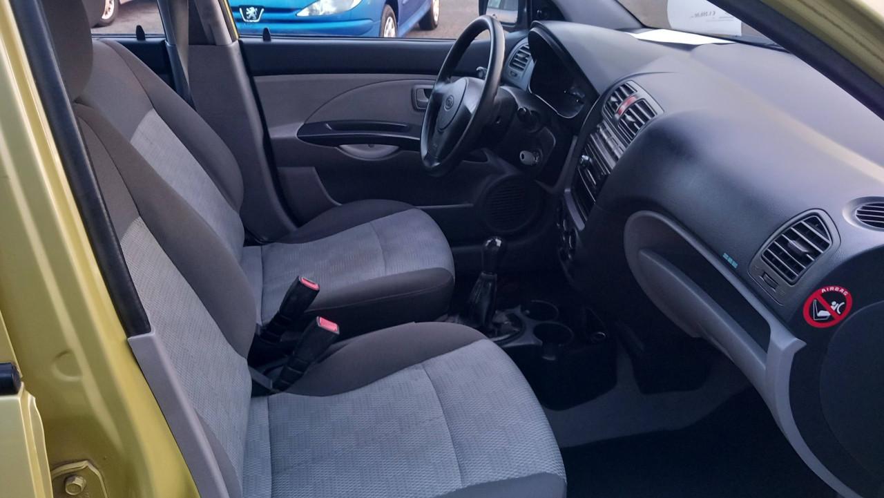 Kia Picanto 1.1 LX 5deurs bj:2005 airco apk 10-2026