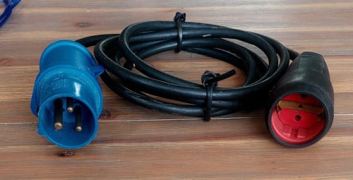 TE KOOP: CAMPER STROOMKABELS