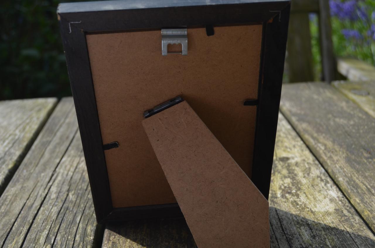 Kleine schets tekening van een kerkje, Gesign. 'HK'