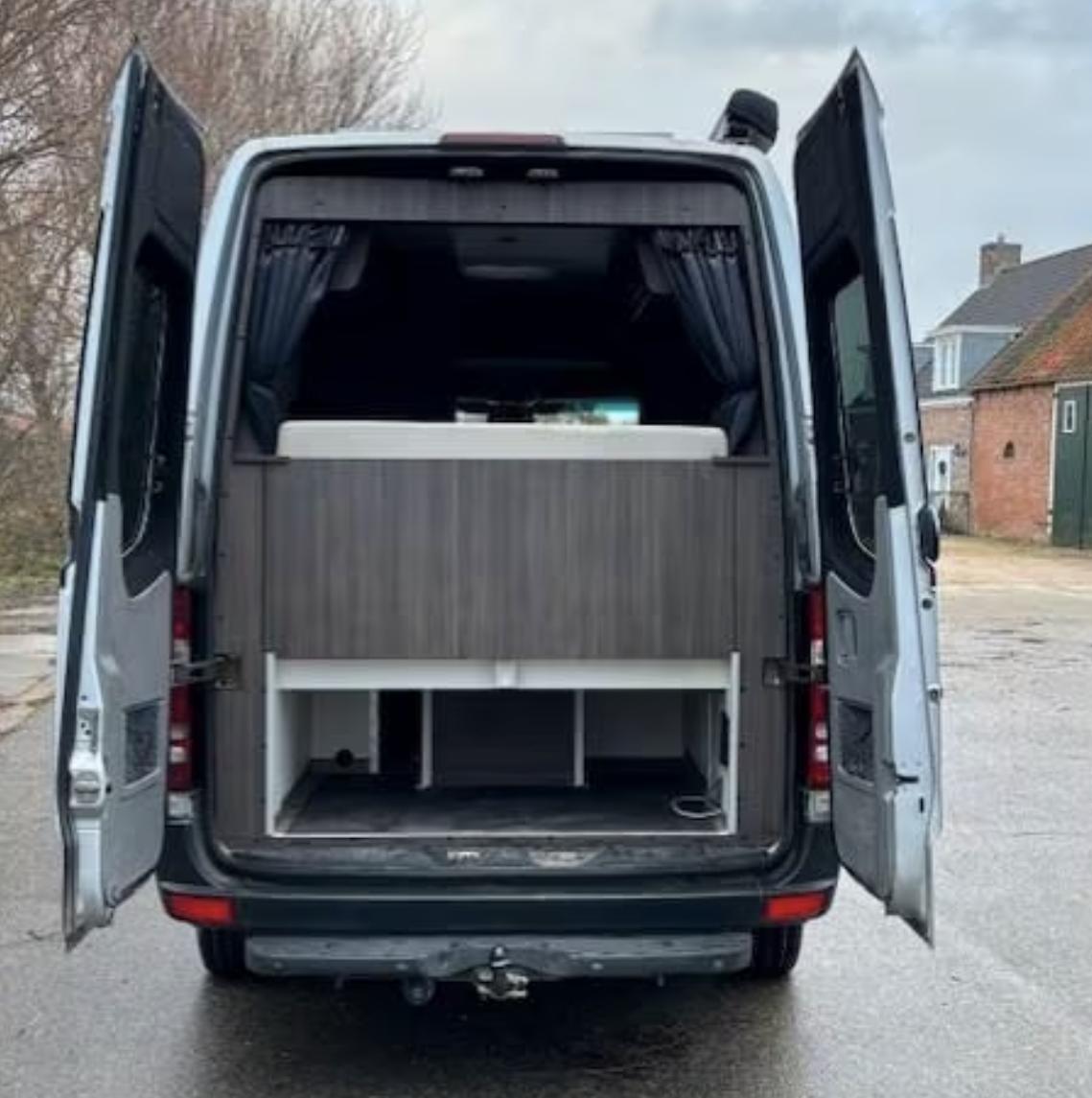 Buscamper Mercedes Sprinter 318 CDi | Hoge kwaliteit zelfbouw | Jaar APK