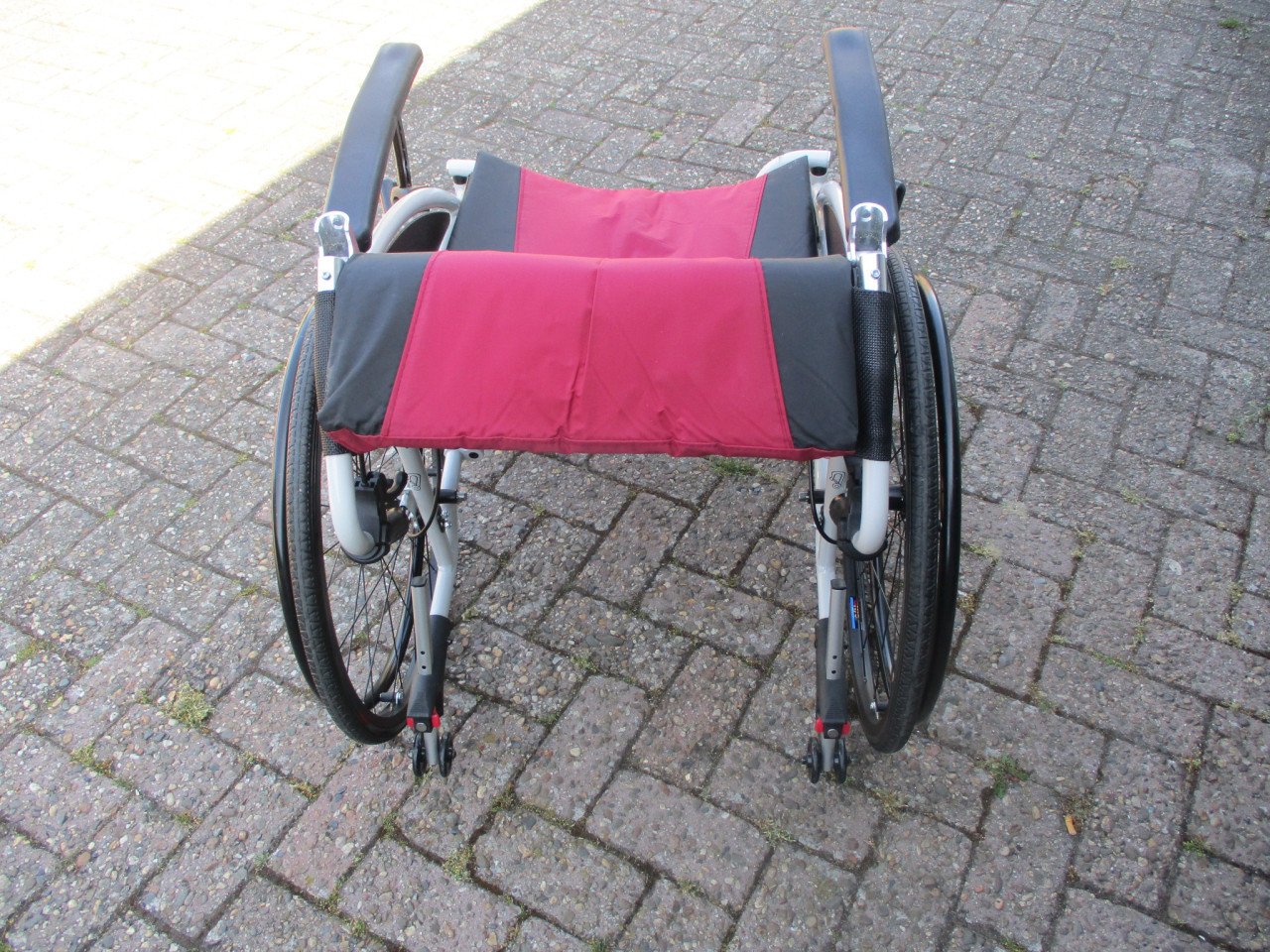 Zgan G-Logic+ opvouwbare lichtgewicht rolstoel met neerklapbare rugleuning