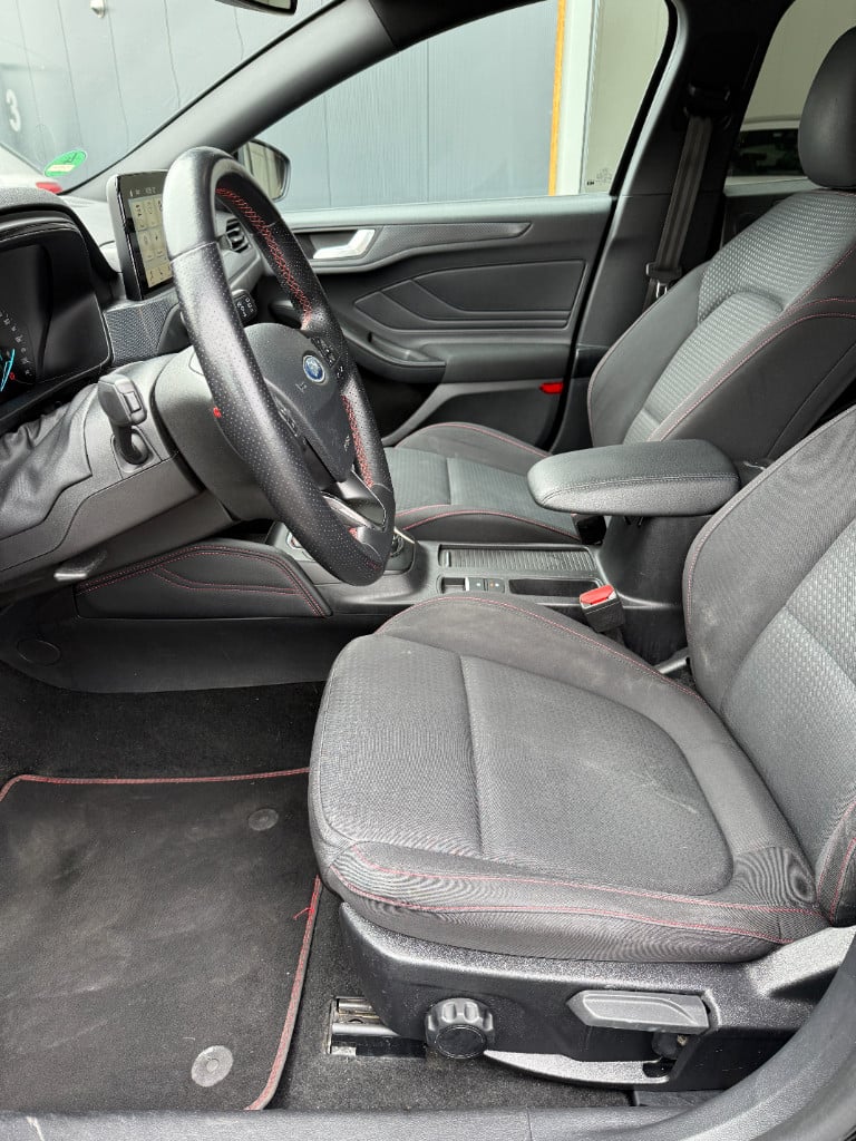 Ford Focus 1.0 ecoboost st line business