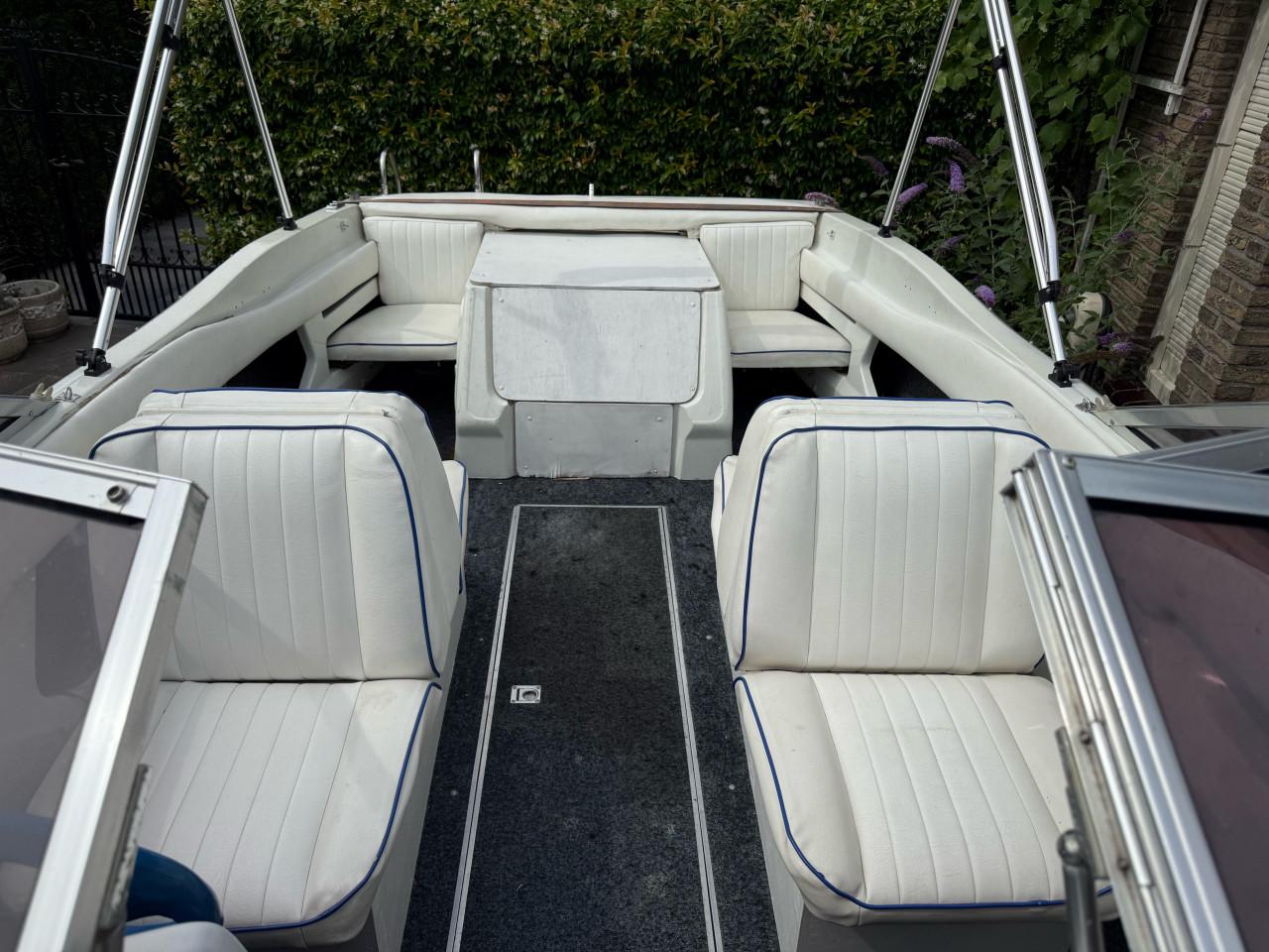 Reinell Speedboot (235PK inboard)