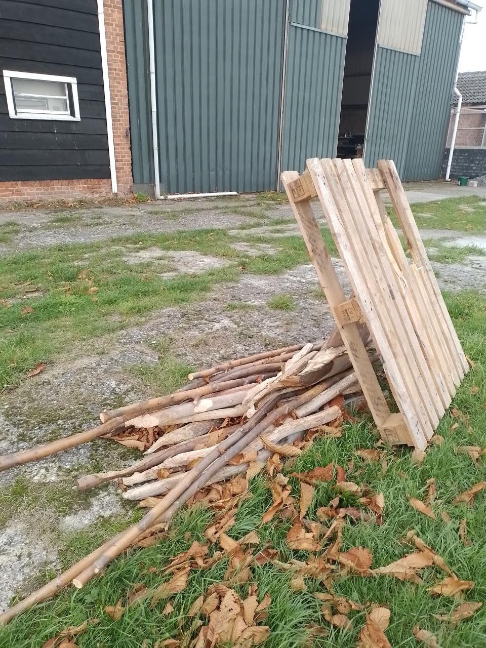 Hout(voor de kachel) Gratis.